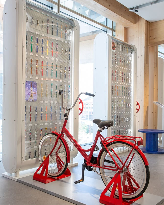 An interactive bike installation to show more Swatch watches
