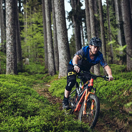 Sam Pilgrim coming down the forest with his bike