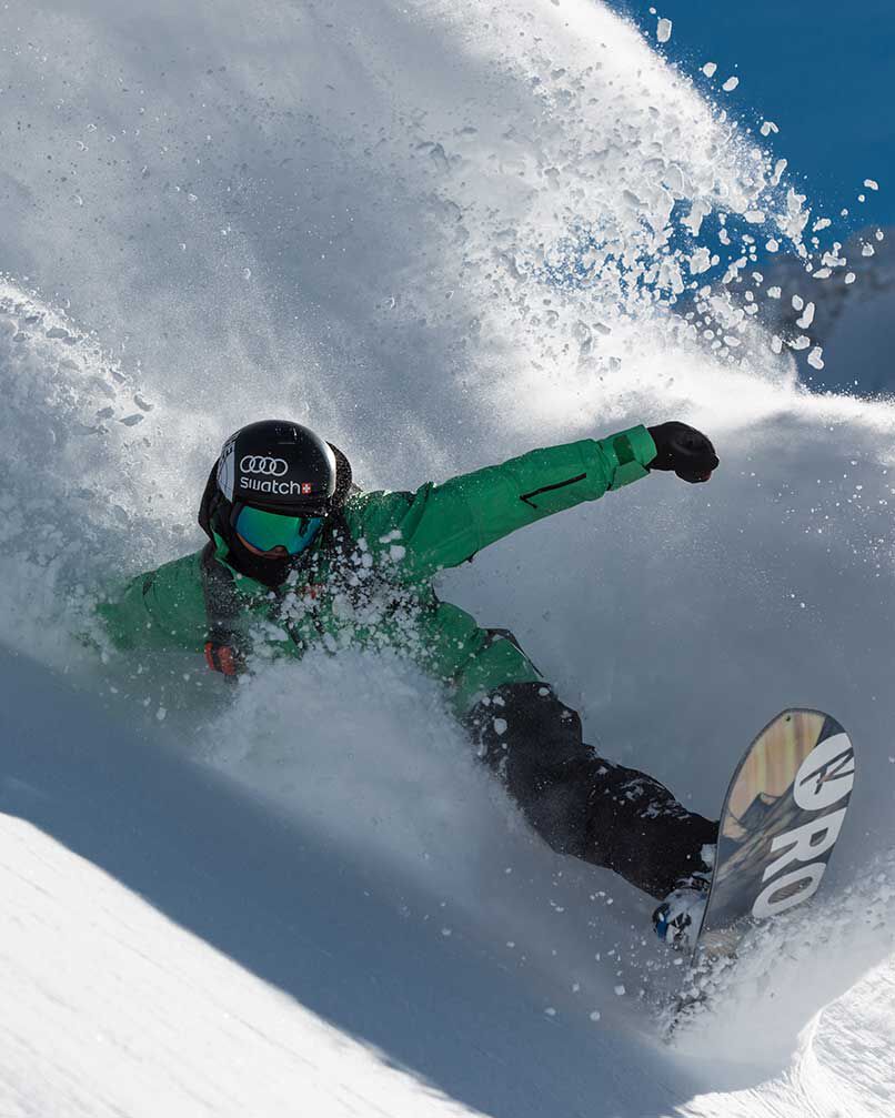 Xavier De Le Rue coming down the mountain in snowboard