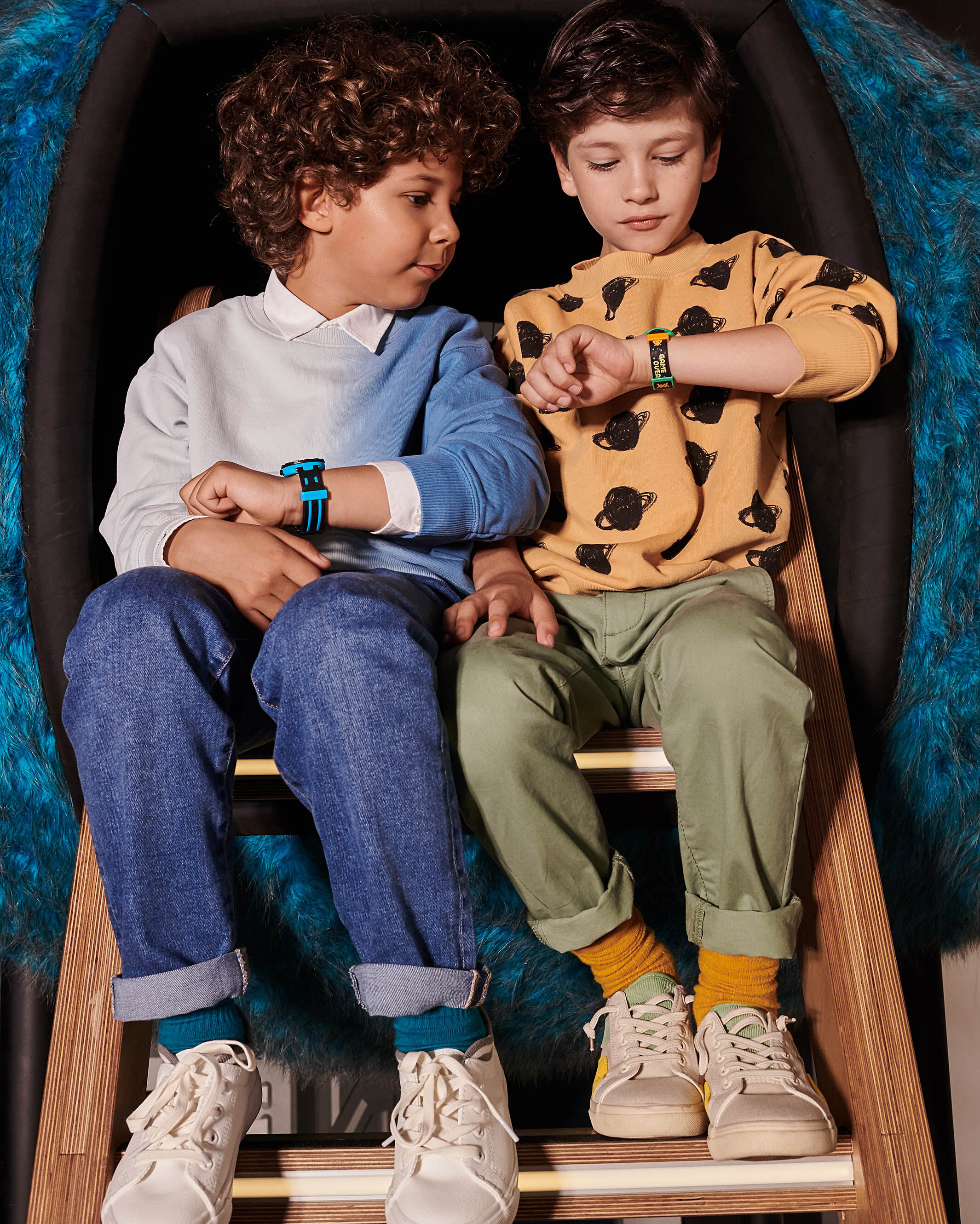 Kids wearing a watch from the collection Imagination