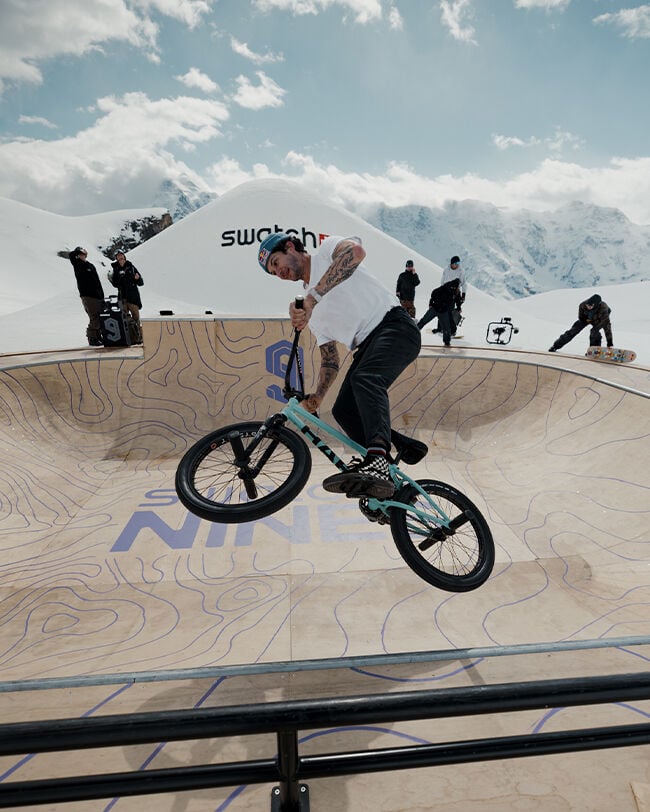 Matthias Dandois doing bmx Matthias Dandois doing bmx