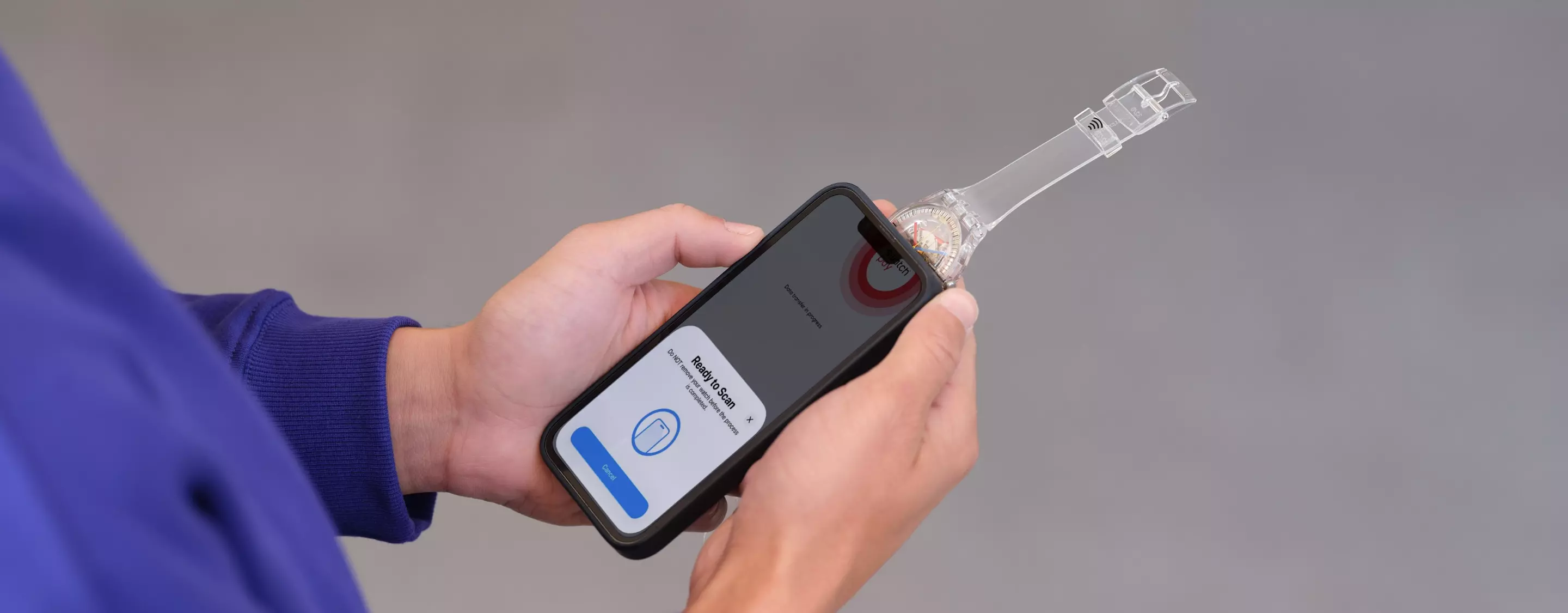 People paying with a Swatch Neon PAY!