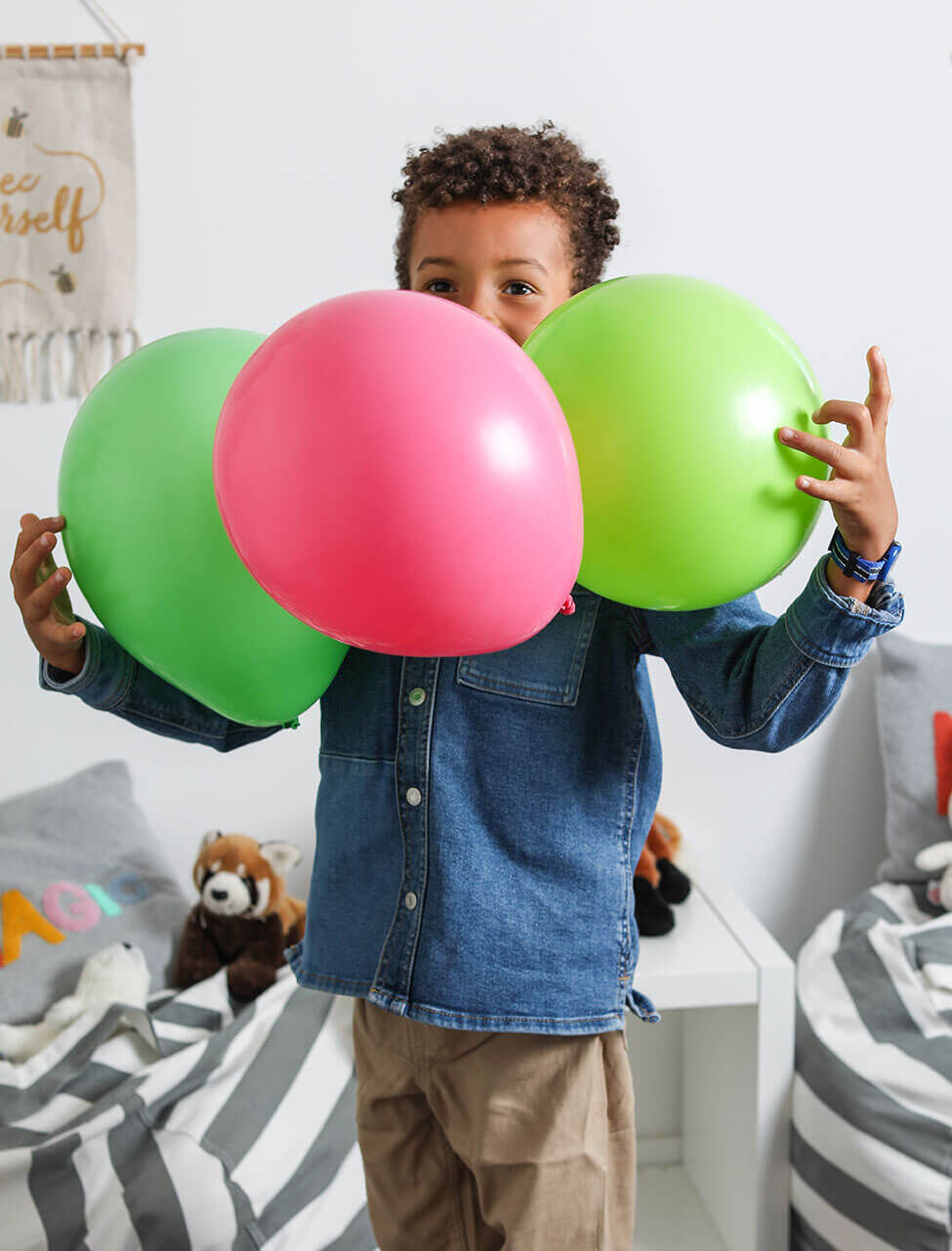 kid playing with balloons