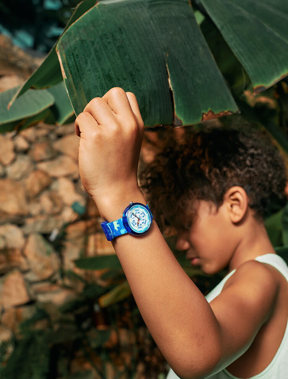 Kid wearing a watch from the collection Goes Wild